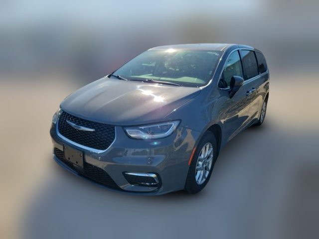 2023 Chrysler Pacifica Touring-L