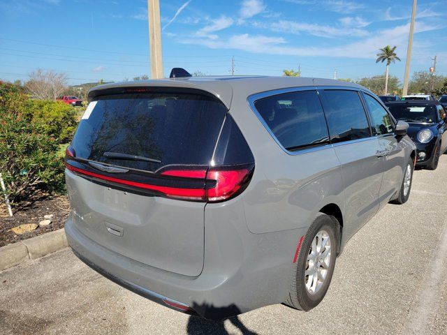 2023 Chrysler Pacifica Touring-L