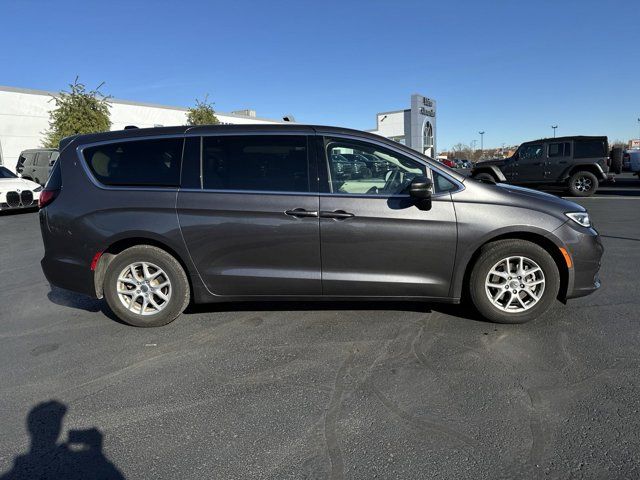 2023 Chrysler Pacifica Touring-L