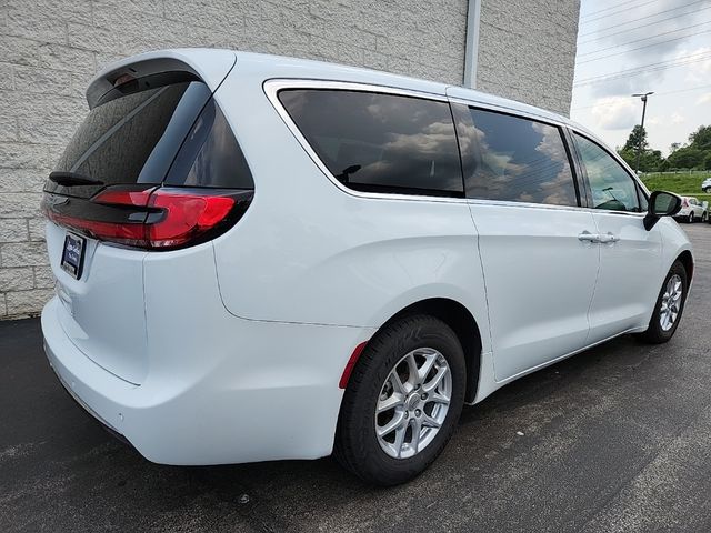 2023 Chrysler Pacifica Touring-L