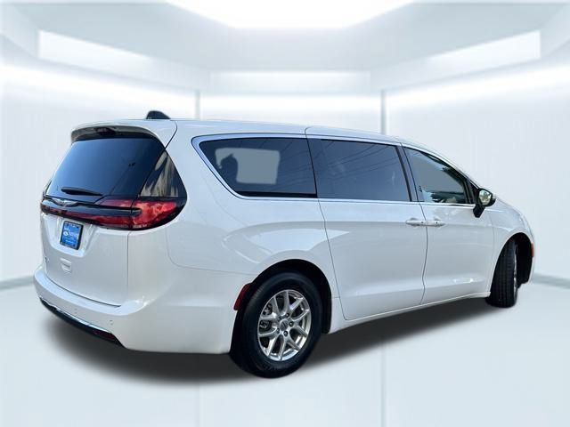 2023 Chrysler Pacifica Touring-L