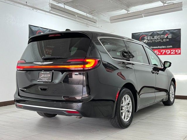 2023 Chrysler Pacifica Touring-L