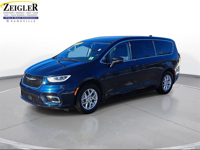 2023 Chrysler Pacifica Touring-L