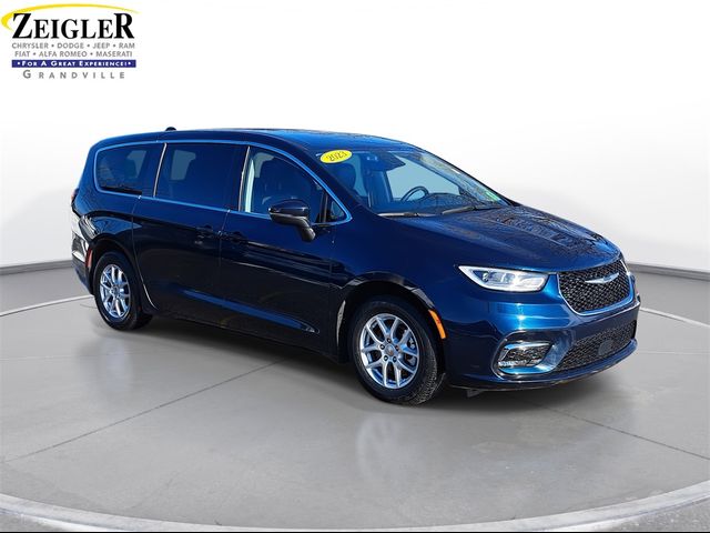 2023 Chrysler Pacifica Touring-L