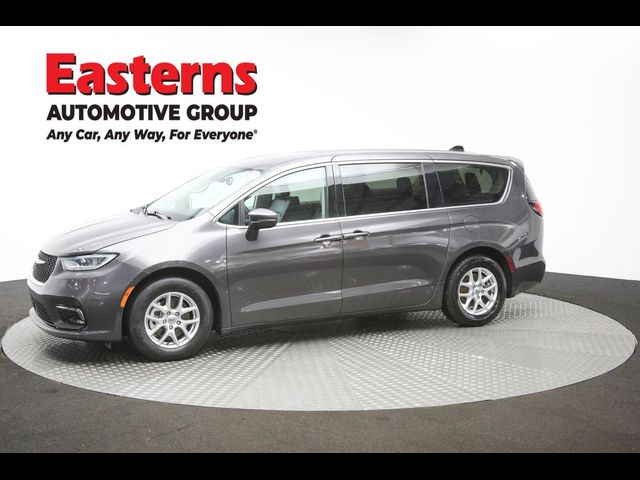 2023 Chrysler Pacifica Touring-L