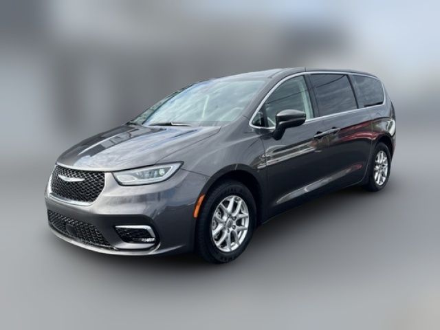 2023 Chrysler Pacifica Touring-L