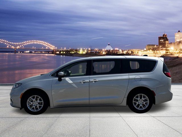 2023 Chrysler Pacifica Touring-L