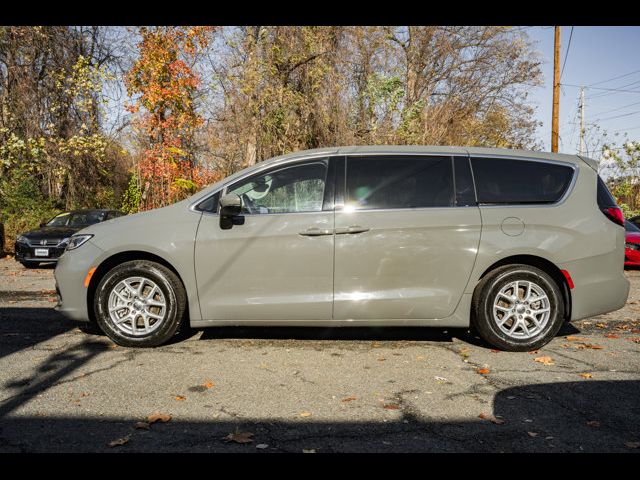 2023 Chrysler Pacifica Touring-L