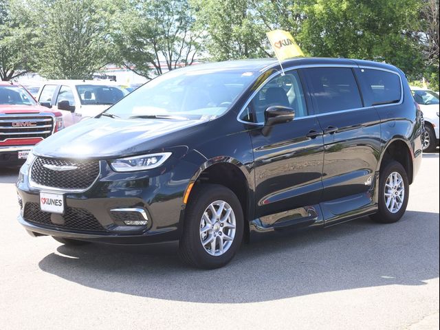 2023 Chrysler Pacifica Touring-L