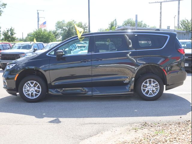 2023 Chrysler Pacifica Touring-L