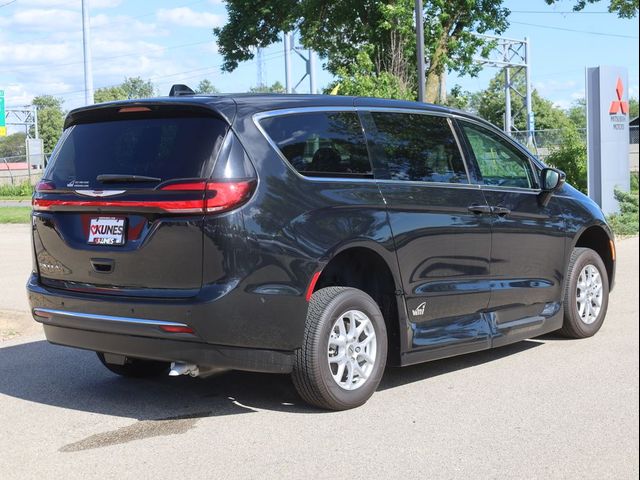 2023 Chrysler Pacifica Touring-L