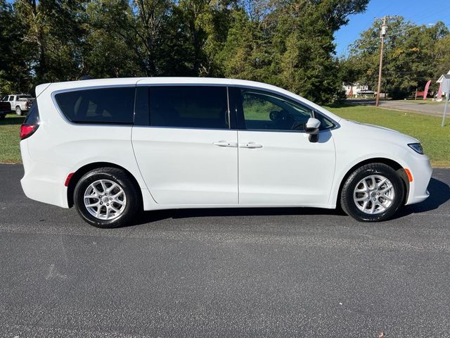 2023 Chrysler Pacifica Touring-L