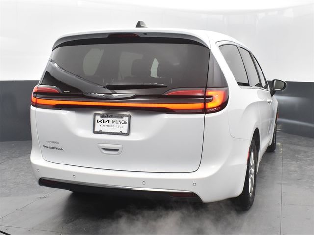 2023 Chrysler Pacifica Touring-L