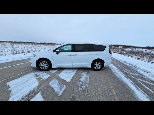 2023 Chrysler Pacifica Touring-L