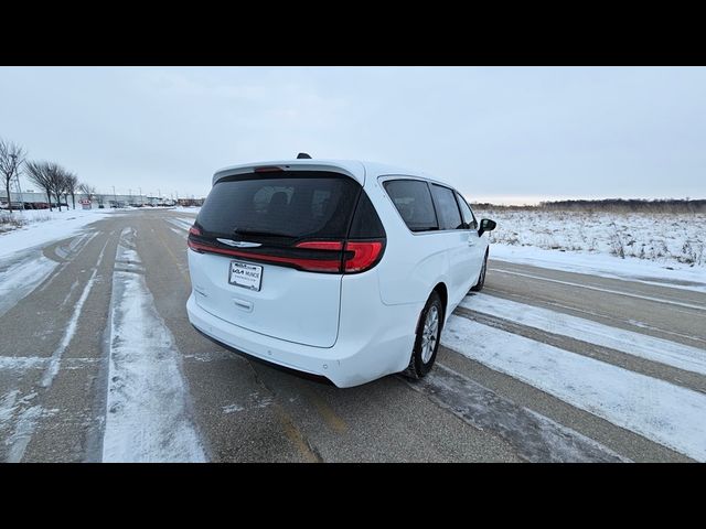 2023 Chrysler Pacifica Touring-L