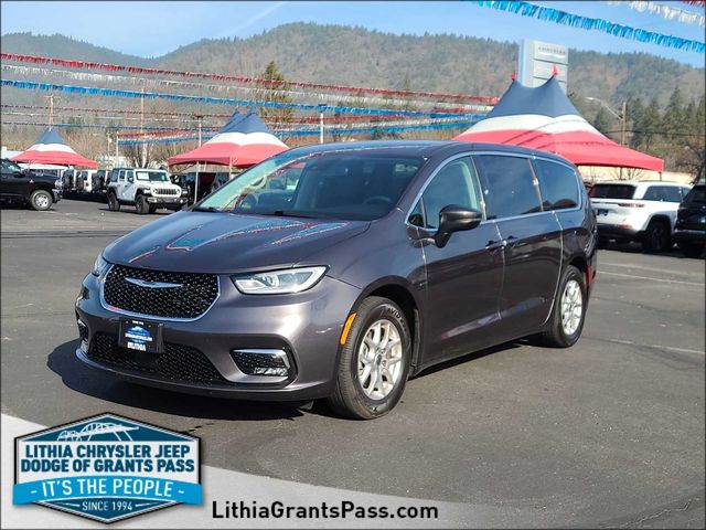 2023 Chrysler Pacifica Touring-L