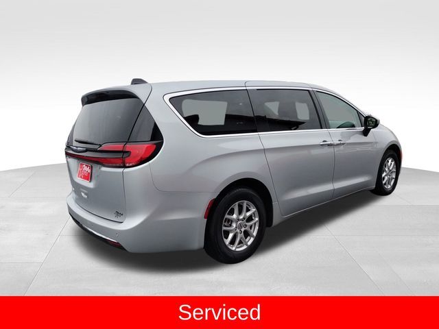 2023 Chrysler Pacifica Touring-L