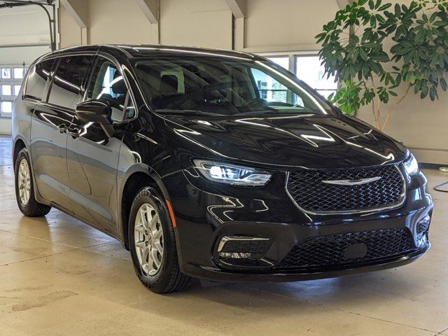 2023 Chrysler Pacifica Touring-L