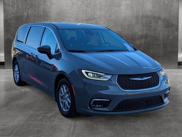 2023 Chrysler Pacifica Touring-L