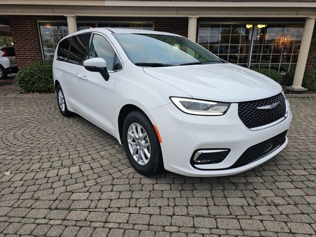 2023 Chrysler Pacifica Touring-L