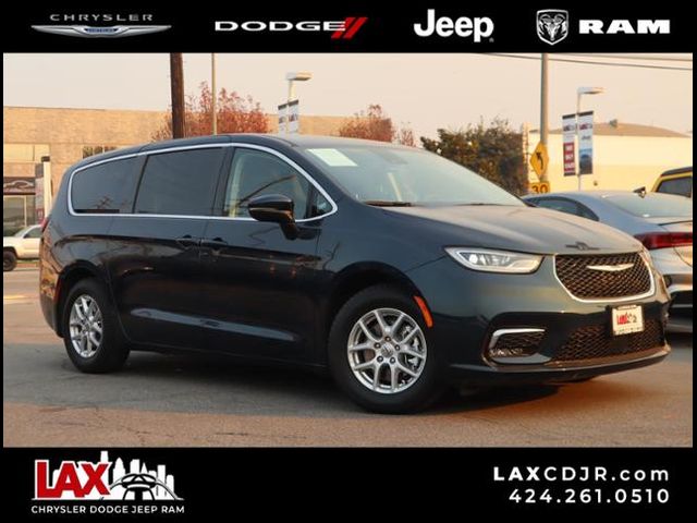 2023 Chrysler Pacifica Touring-L