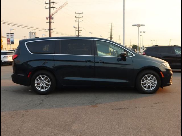 2023 Chrysler Pacifica Touring-L