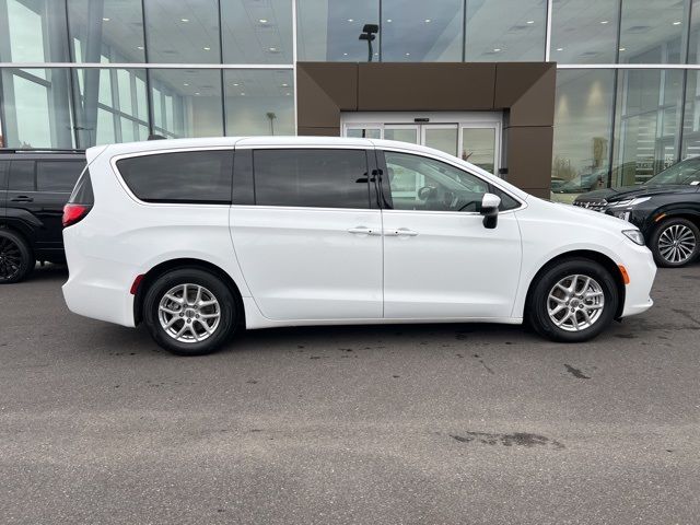 2023 Chrysler Pacifica Touring-L