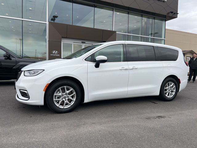 2023 Chrysler Pacifica Touring-L