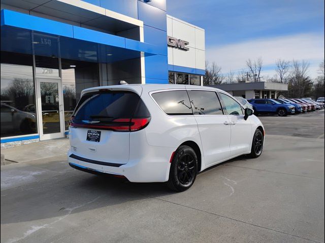 2023 Chrysler Pacifica Touring-L