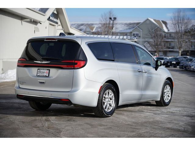 2023 Chrysler Pacifica Touring-L