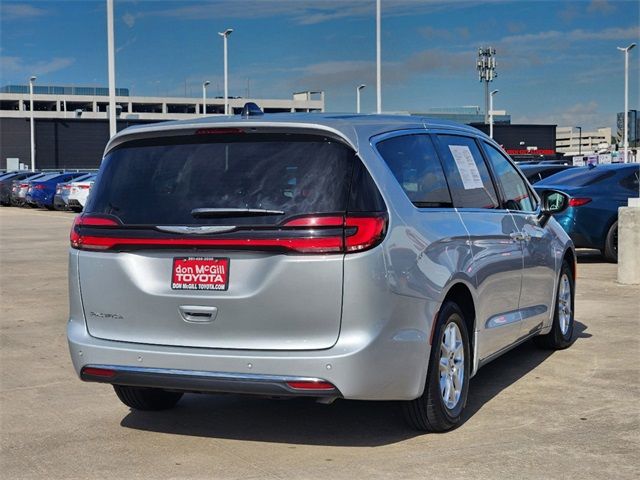 2023 Chrysler Pacifica Touring-L