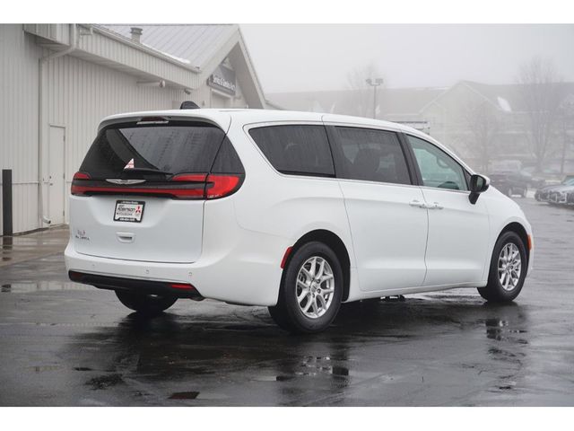 2023 Chrysler Pacifica Touring-L