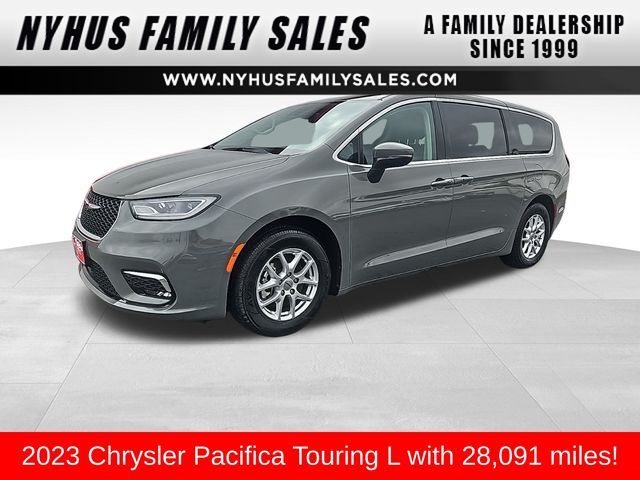 2023 Chrysler Pacifica Touring-L