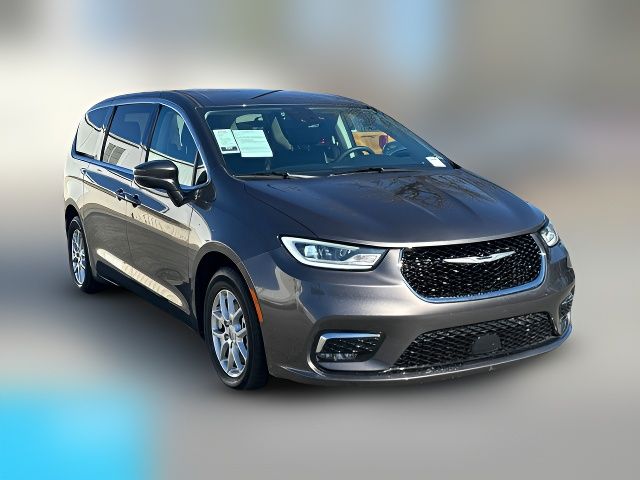 2023 Chrysler Pacifica Touring-L