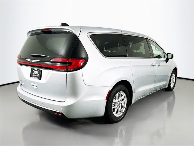 2023 Chrysler Pacifica Touring-L