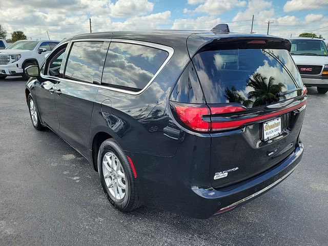 2023 Chrysler Pacifica Touring-L