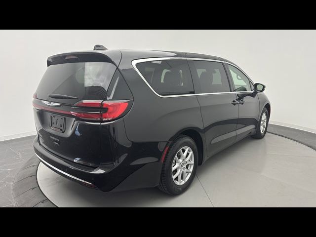 2023 Chrysler Pacifica Touring-L