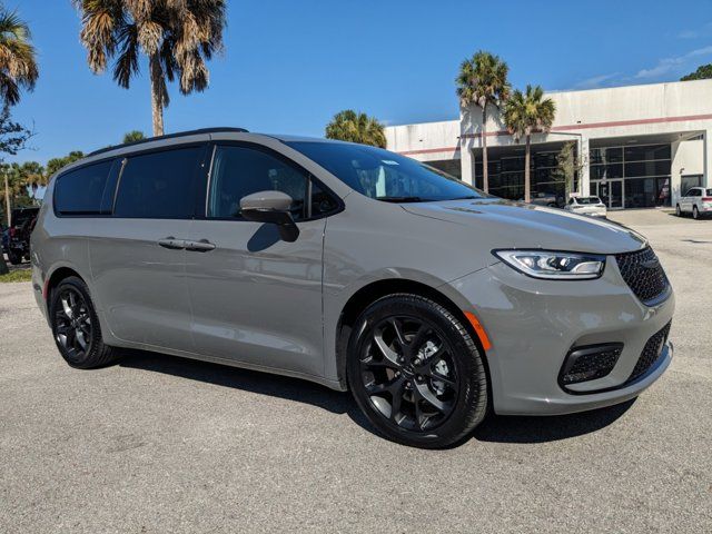 2023 Chrysler Pacifica Touring-L