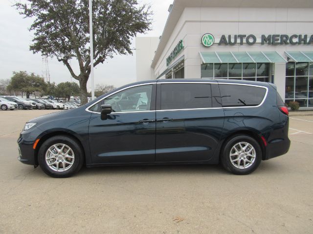 2023 Chrysler Pacifica Touring-L