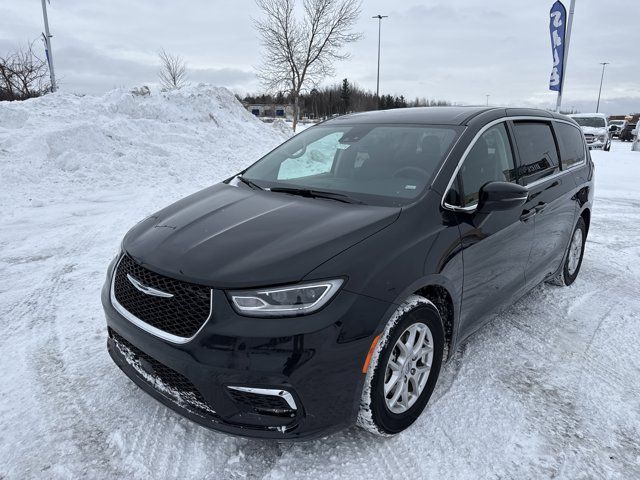 2023 Chrysler Pacifica Touring-L