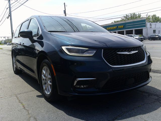 2023 Chrysler Pacifica Touring-L