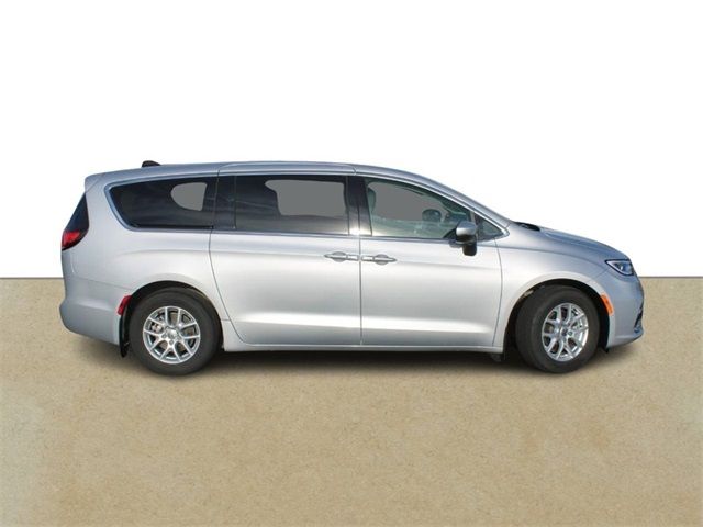 2023 Chrysler Pacifica Touring-L