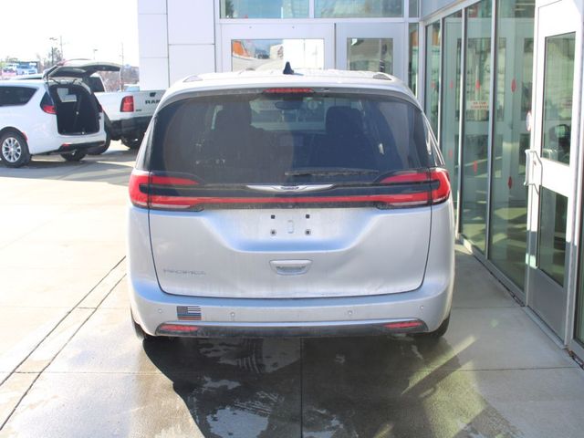 2023 Chrysler Pacifica Touring-L