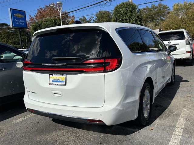 2023 Chrysler Pacifica Touring-L