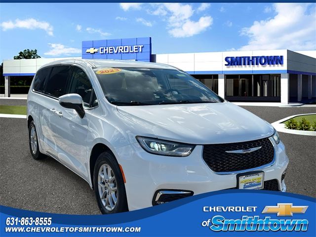 2023 Chrysler Pacifica Touring-L