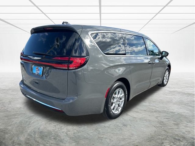 2023 Chrysler Pacifica Touring-L