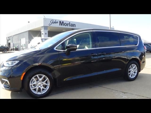 2023 Chrysler Pacifica Touring-L