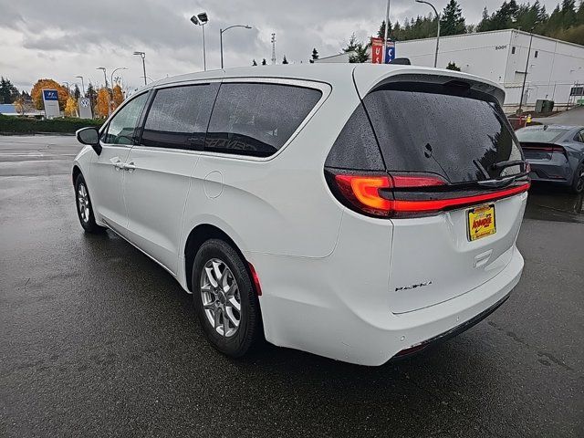 2023 Chrysler Pacifica Touring-L