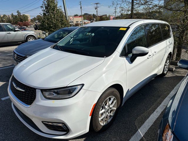 2023 Chrysler Pacifica Touring-L