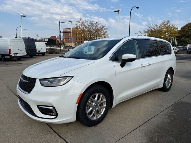 2023 Chrysler Pacifica Touring-L